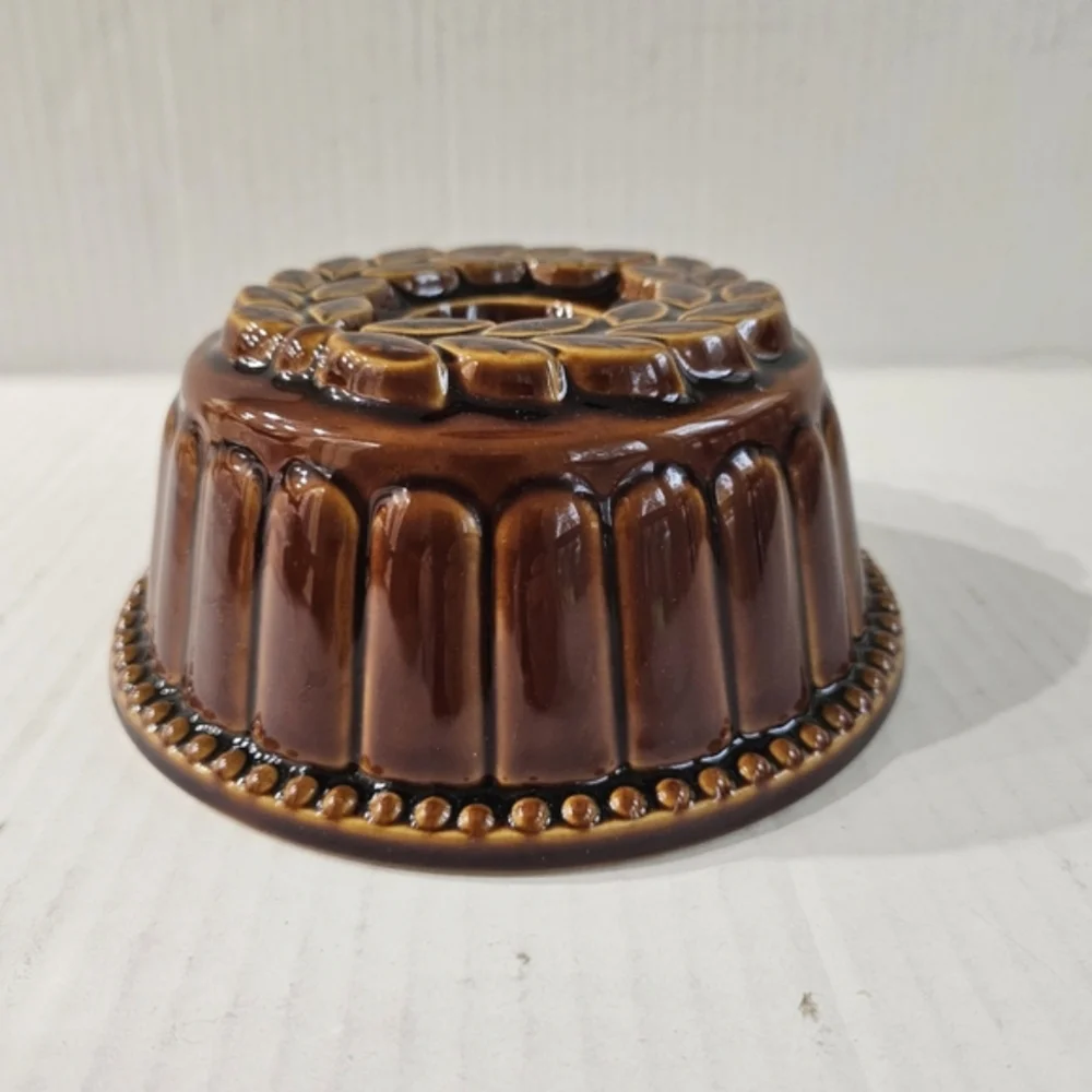 William Sonoma Pottery Dessert Mold Brown Glazed Stoneware Leaf Ring Bundt
